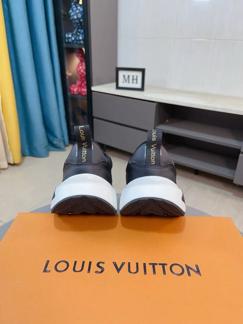 Men's shoes💰458🌸🌸【LV】Louis Vuitton🔍Top Purchasing Agency🇮🇹 Lu Street Fashion God's new sports shoes are coming and are on sale at the counter simultaneously. Original factory configuration, original cowhide fabric imported from Italy, high-quality embossed splicing complex process, sports fashionista, imported water-dyed sheepskin lining, sole: Wang Yuan factory specializes in original sole super comfortable, original factory follow-up goods 🔍🔍High quality, you can enter and leave the counter at will, welcome to compare and synchronize with the counter, code number 38-44, 45 customized